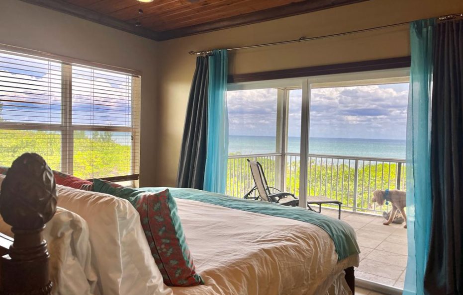 PINEAPPLE BEACH HOUSE – AMAZING VIEWS